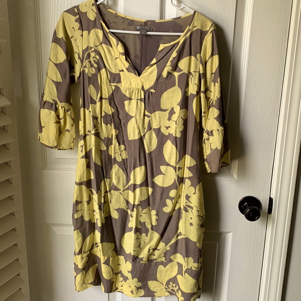 Cute Gap Grey dress with yellow floral pattern size 0